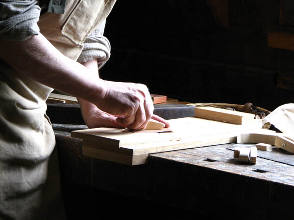 Nuestro equipo de profesionales cuenta  con muchos años de contrastada <strong>experiencia</strong> en el sector de la <strong>carpintería de madera en Cadreita</strong>.